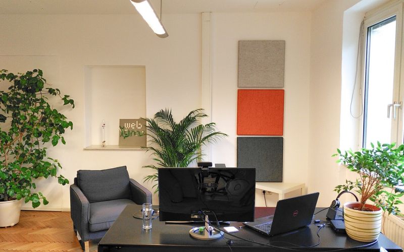 webgras B&uuml;ro mit Schreibtisch
